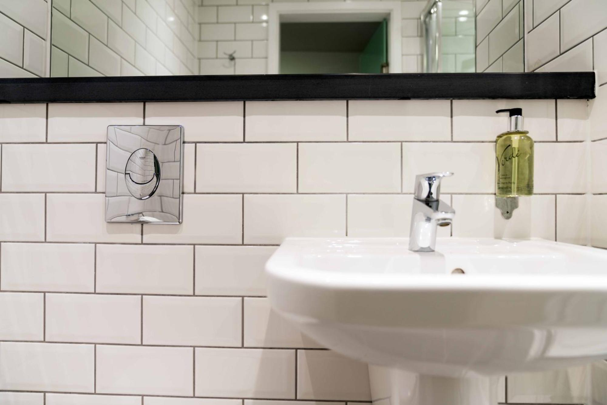 Easyhotel Hotel
