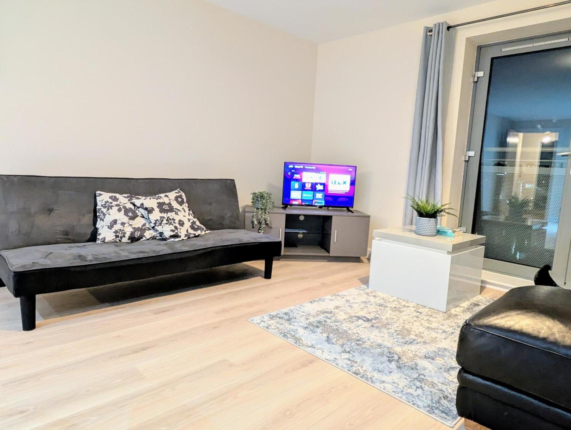 Apartment Waterfront Quayside With Secure Parking & Lift, Ideal For Mobility Users