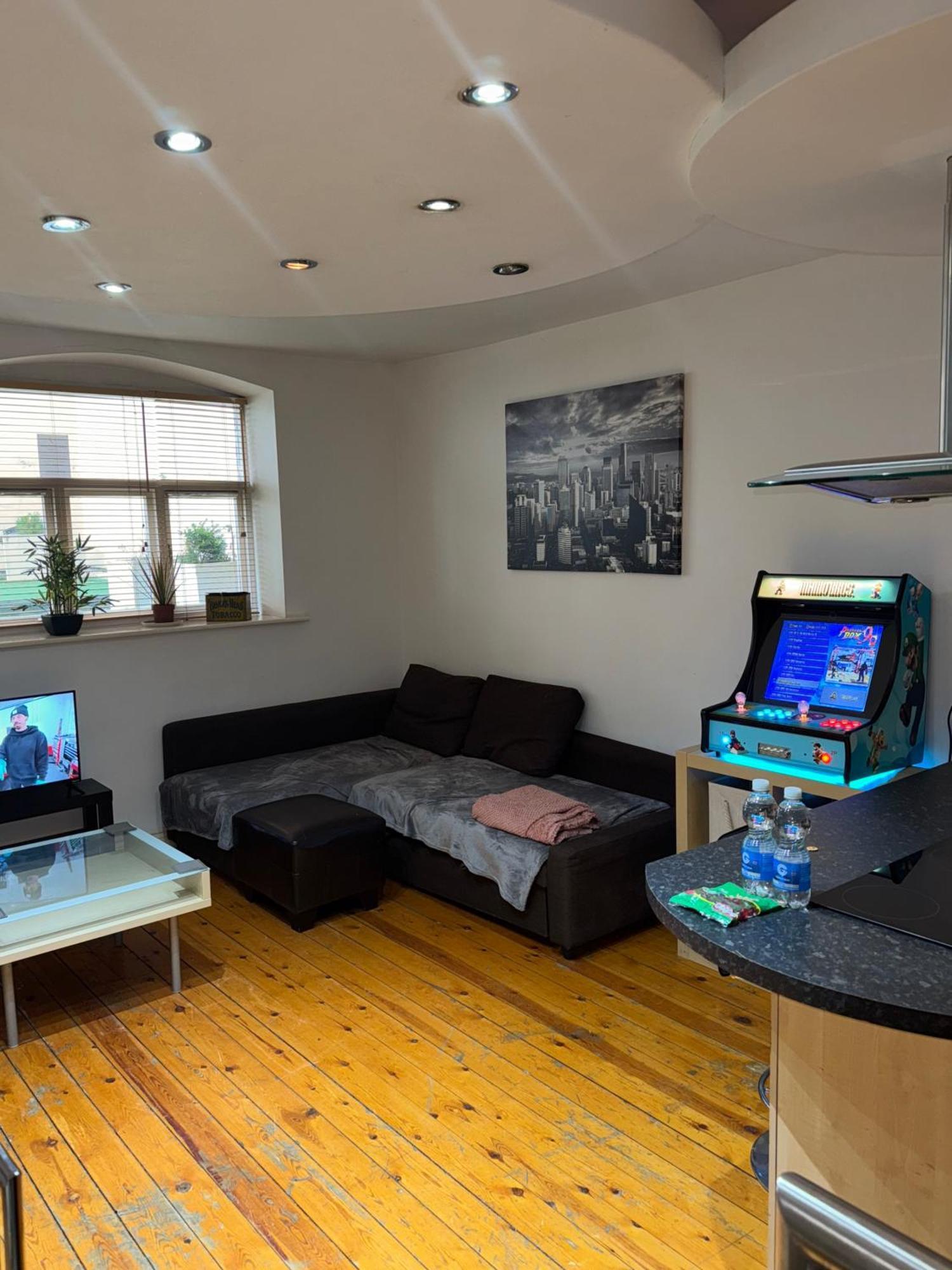 1br-wifi-freesnacks-freeparking-petsok-retroarcade Newcastle upon Tyne