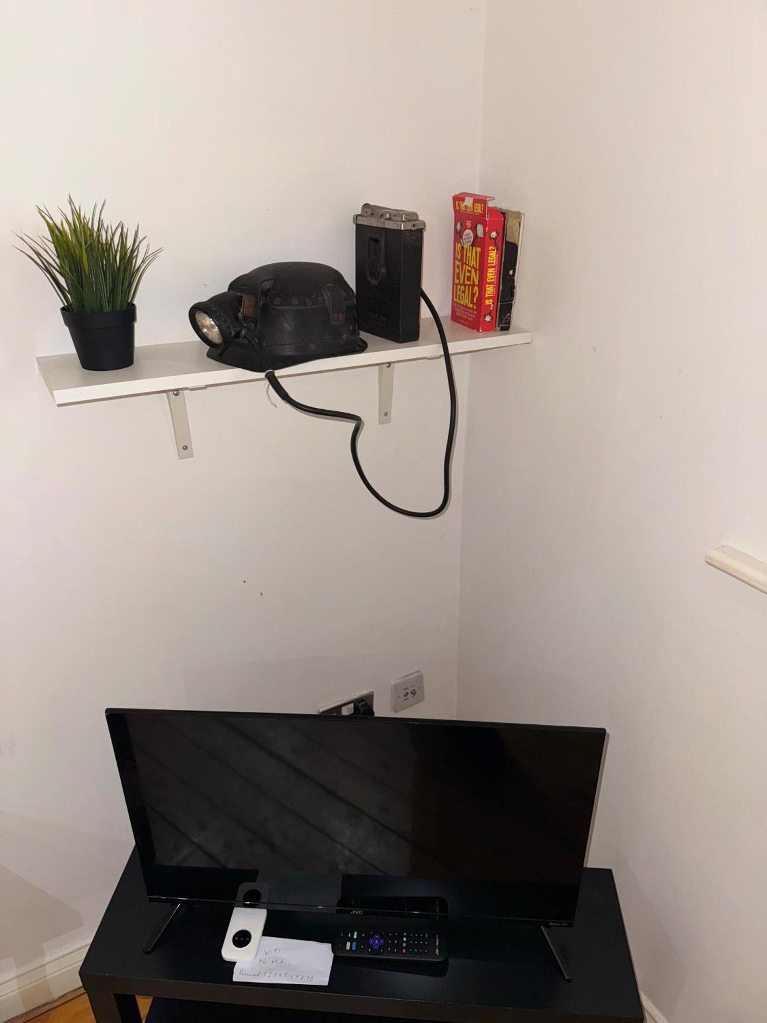 1br-wifi-freesnacks-freeparking-petsok-retroarcade Apartment
