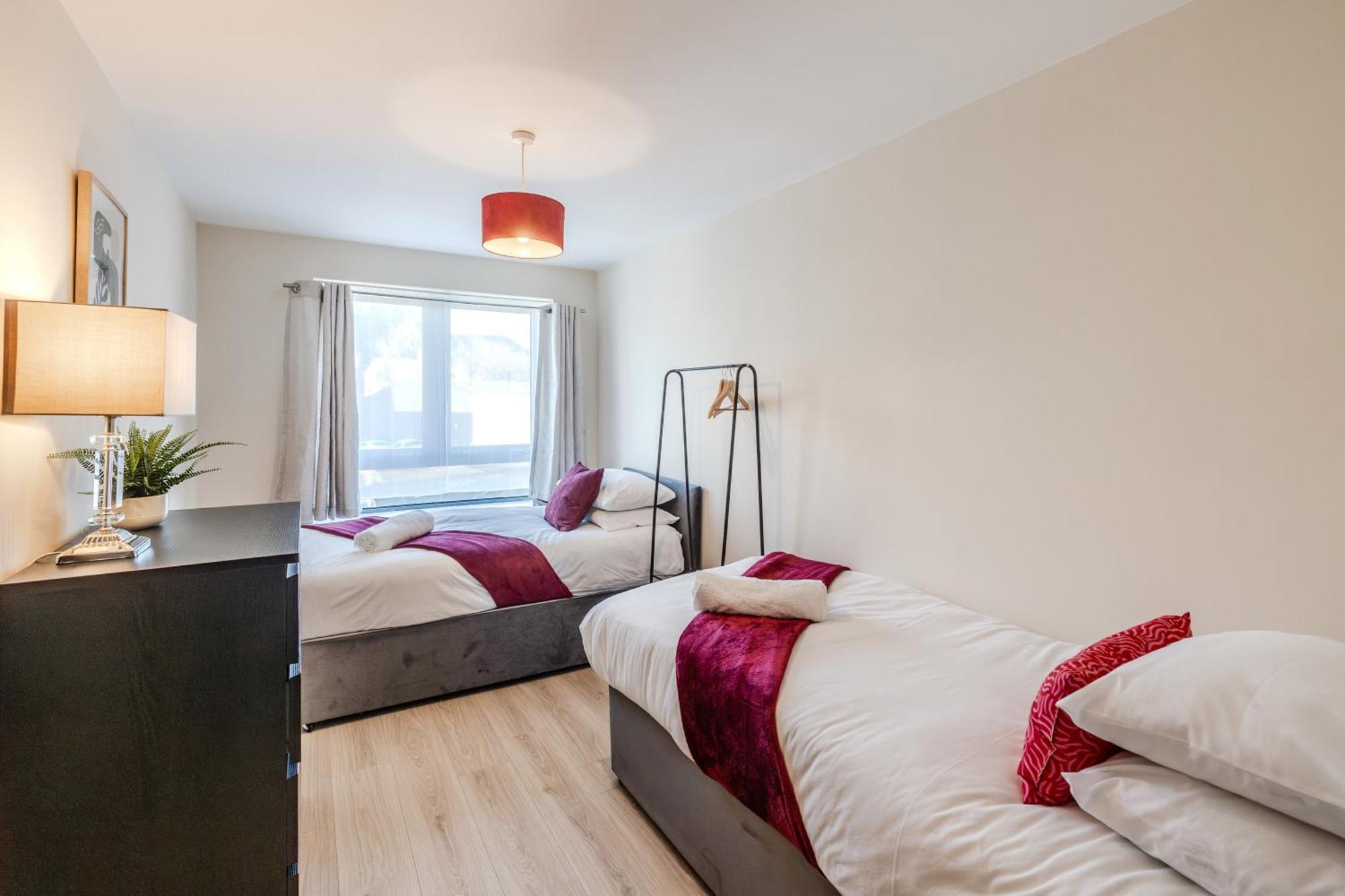 Apartment Waterfront Quayside With Secure Parking & Lift, Ideal For Mobility Users