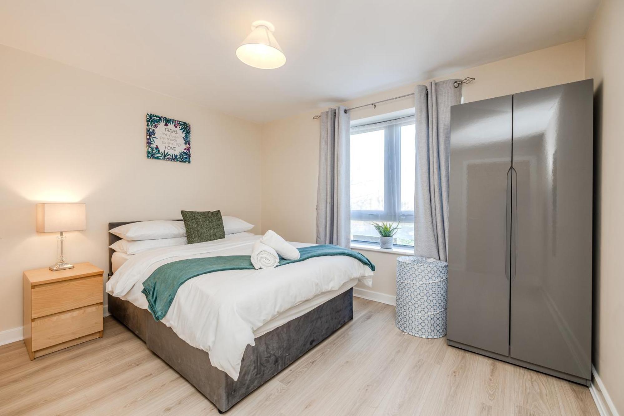 Apartment Waterfront Quayside With Secure Parking & Lift, Ideal For Mobility Users *