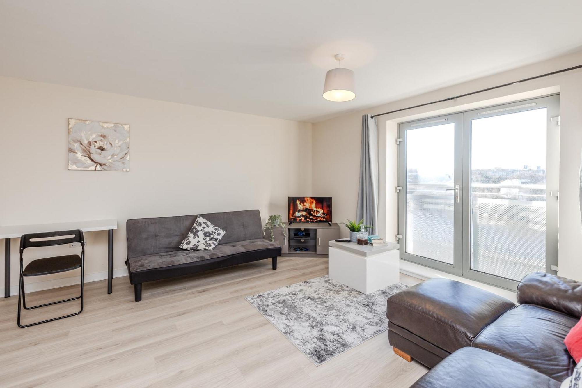 Waterfront Quayside With Secure Parking & Lift, Ideal For Mobility Users
