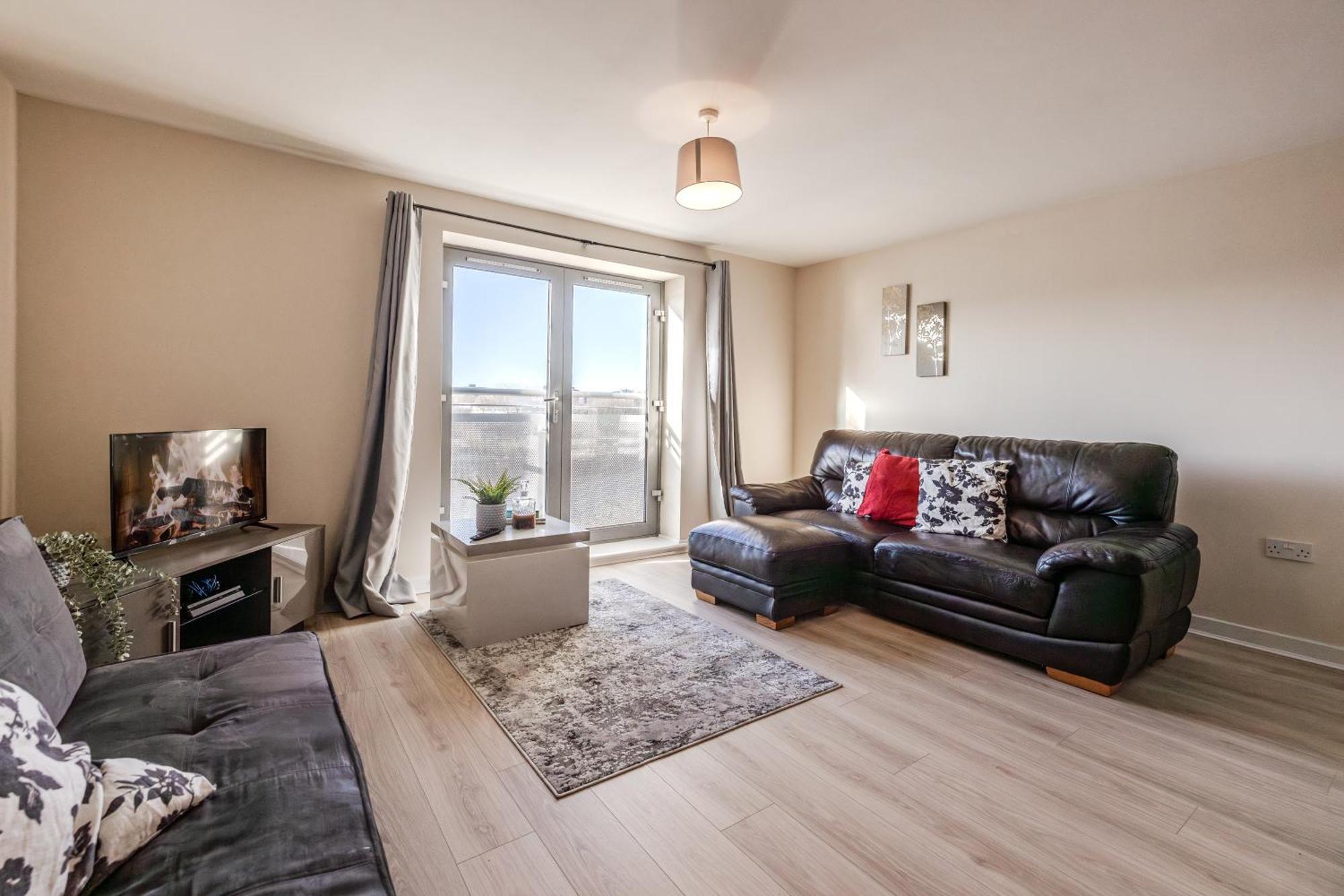 Waterfront Quayside With Secure Parking & Lift, Ideal For Mobility Users *