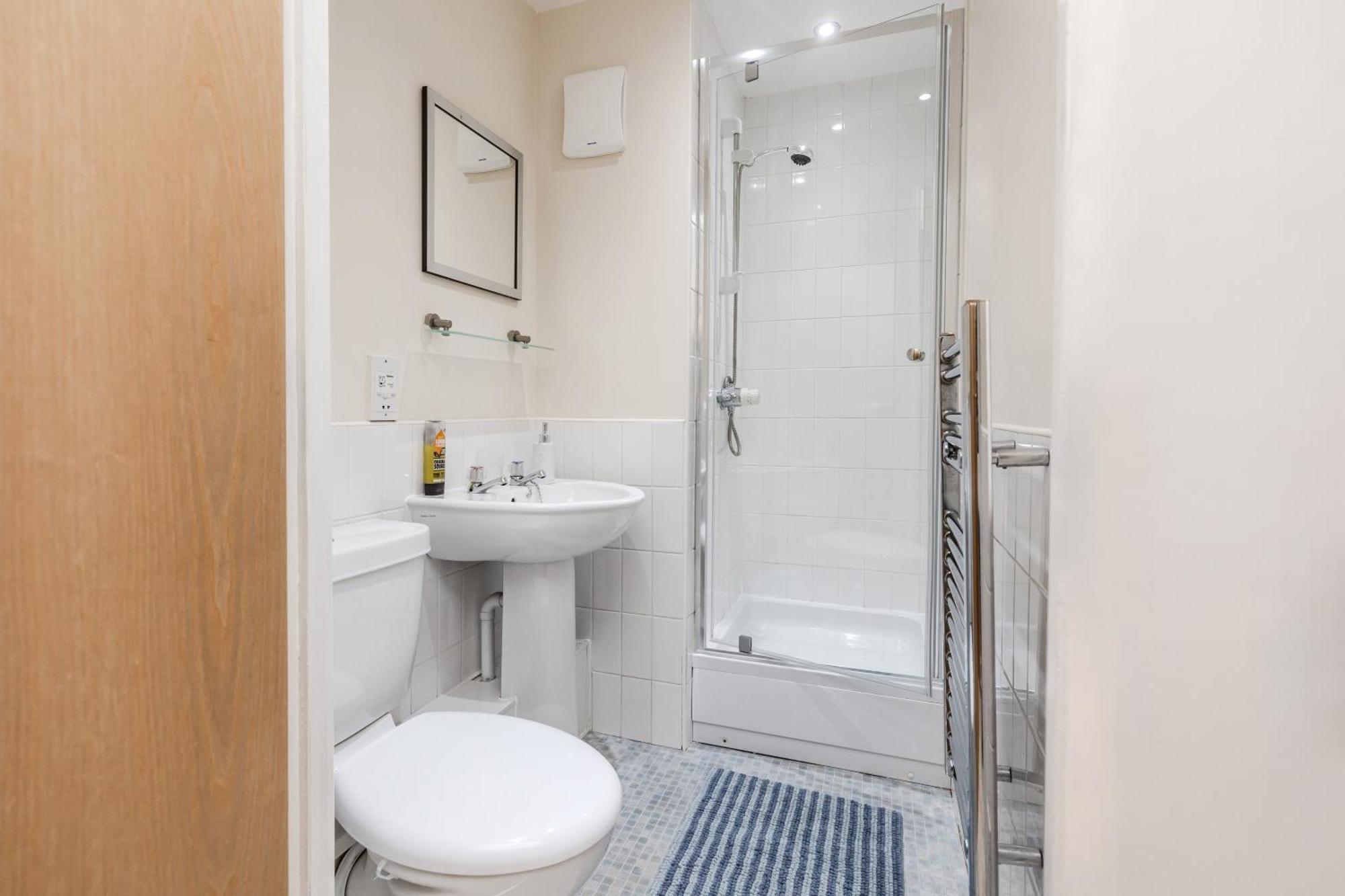 Waterfront Quayside With Secure Parking & Lift, Ideal For Mobility Users Apartment Newcastle upon Tyne