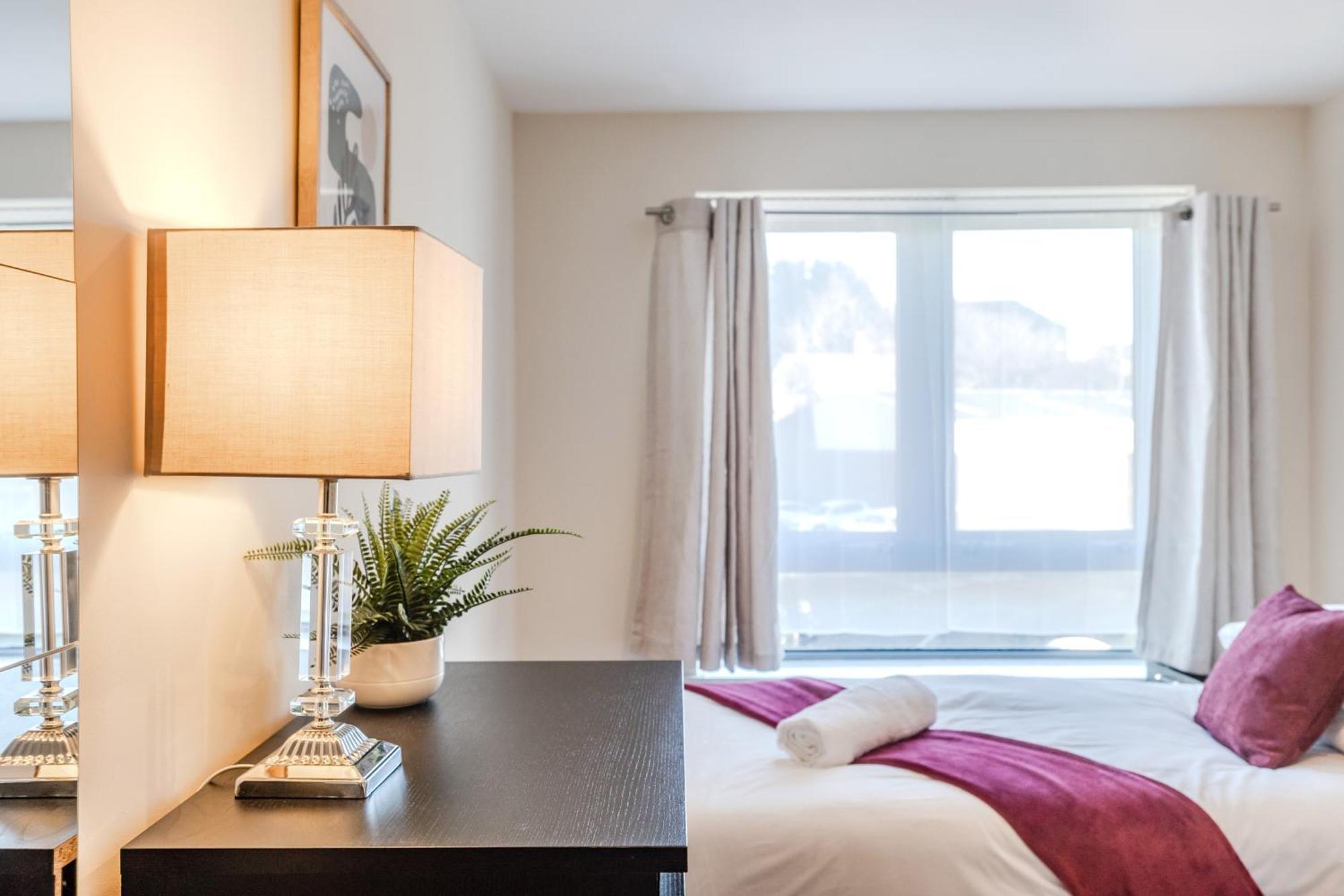 Waterfront Quayside With Secure Parking & Lift, Ideal For Mobility Users *