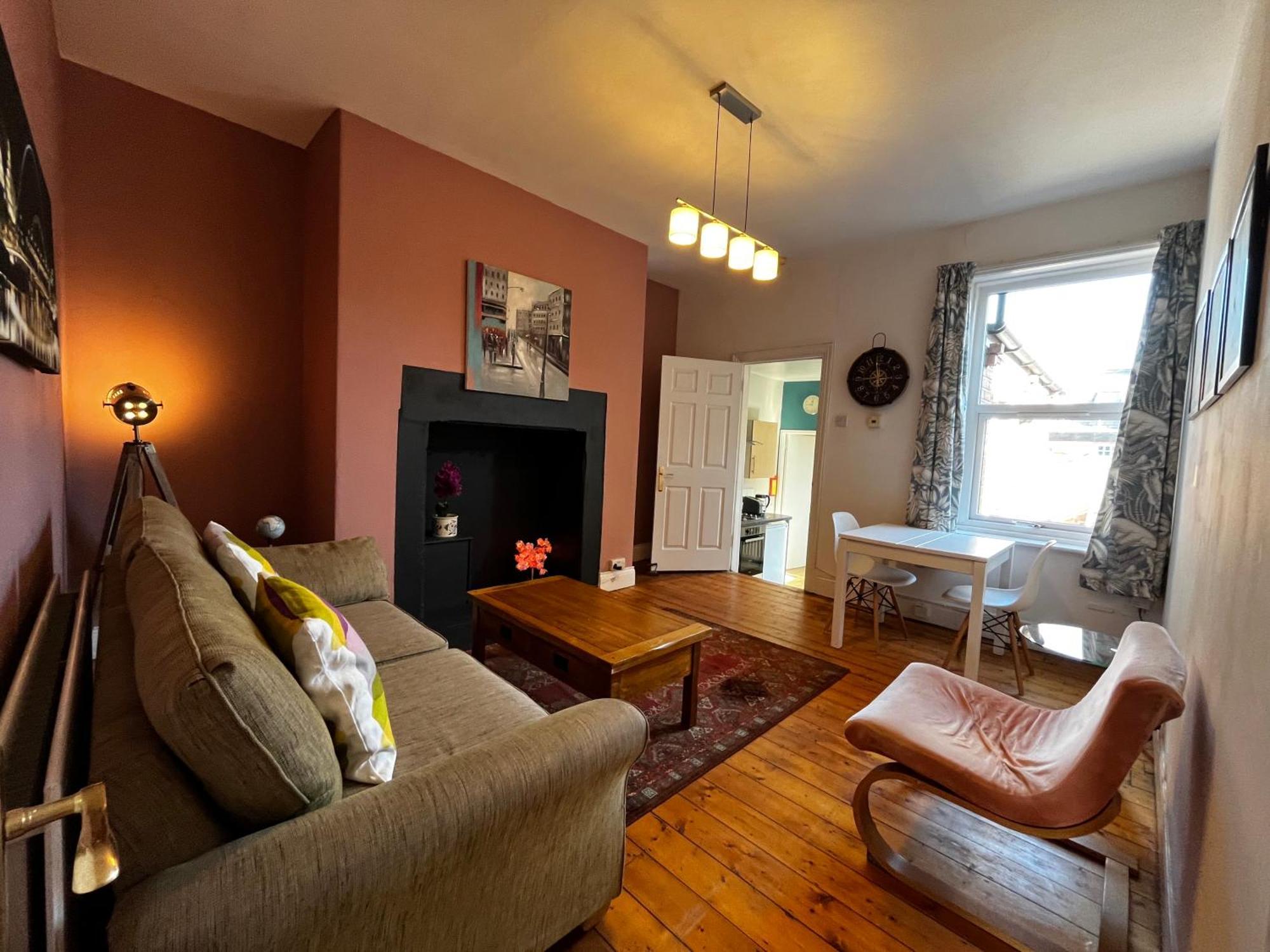 Large, Comfy Room Close To City Centre - Newcastle Upon Tyne Guest house