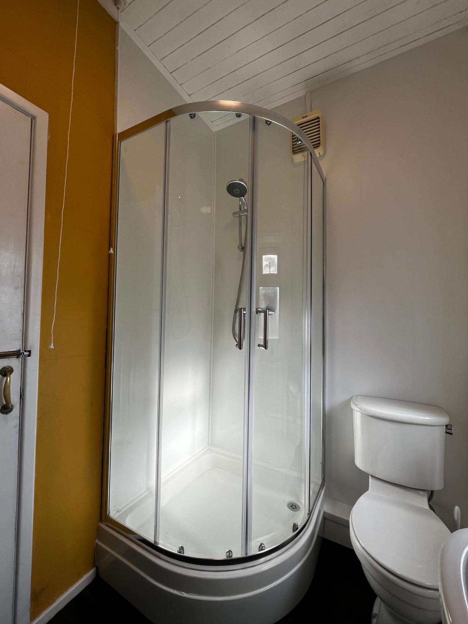 Large, Comfy Room Close To City Centre - Newcastle Upon Tyne *