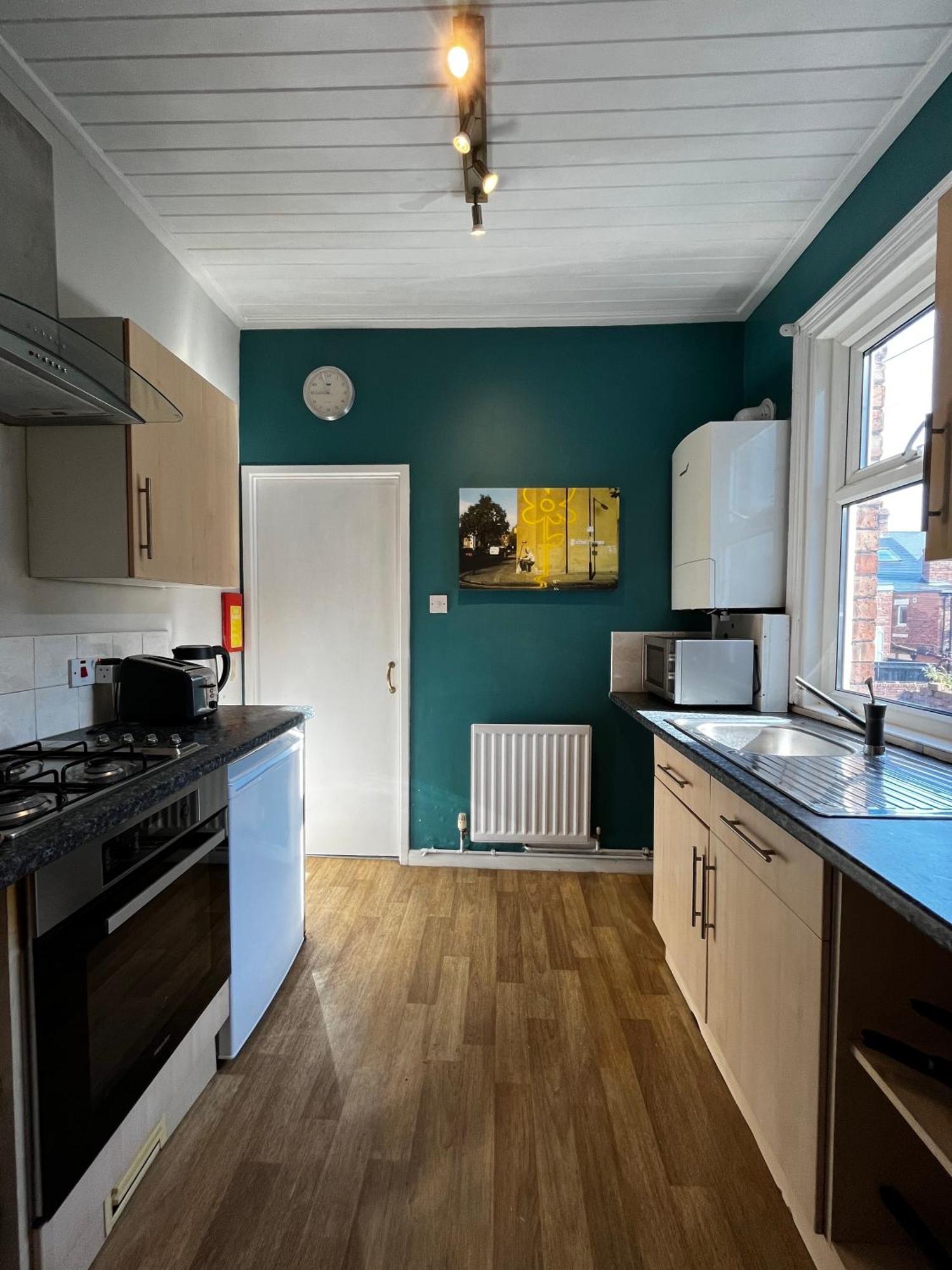Large, Comfy Room Close To City Centre - Newcastle Upon Tyne Guest house