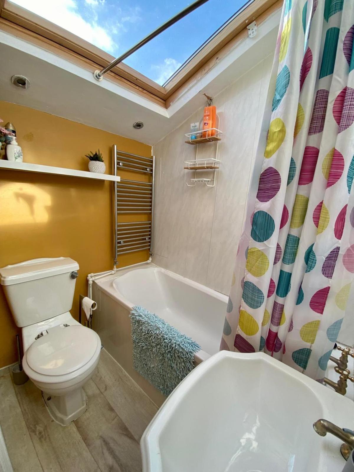 Guest house Spacious Room, Close To Centre *