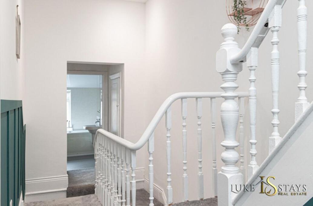 Luke - Welbeck Road Apartment