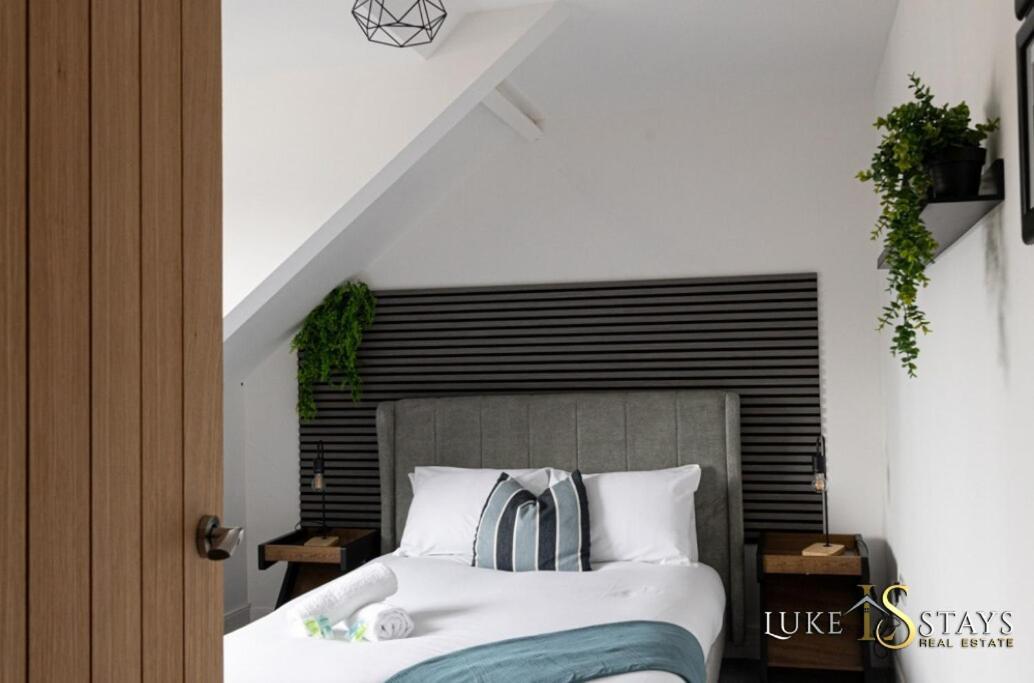 Luke - Welbeck Road Apartment