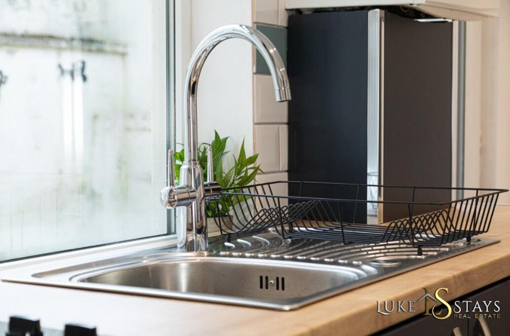 Luke - Welbeck Road Apartment