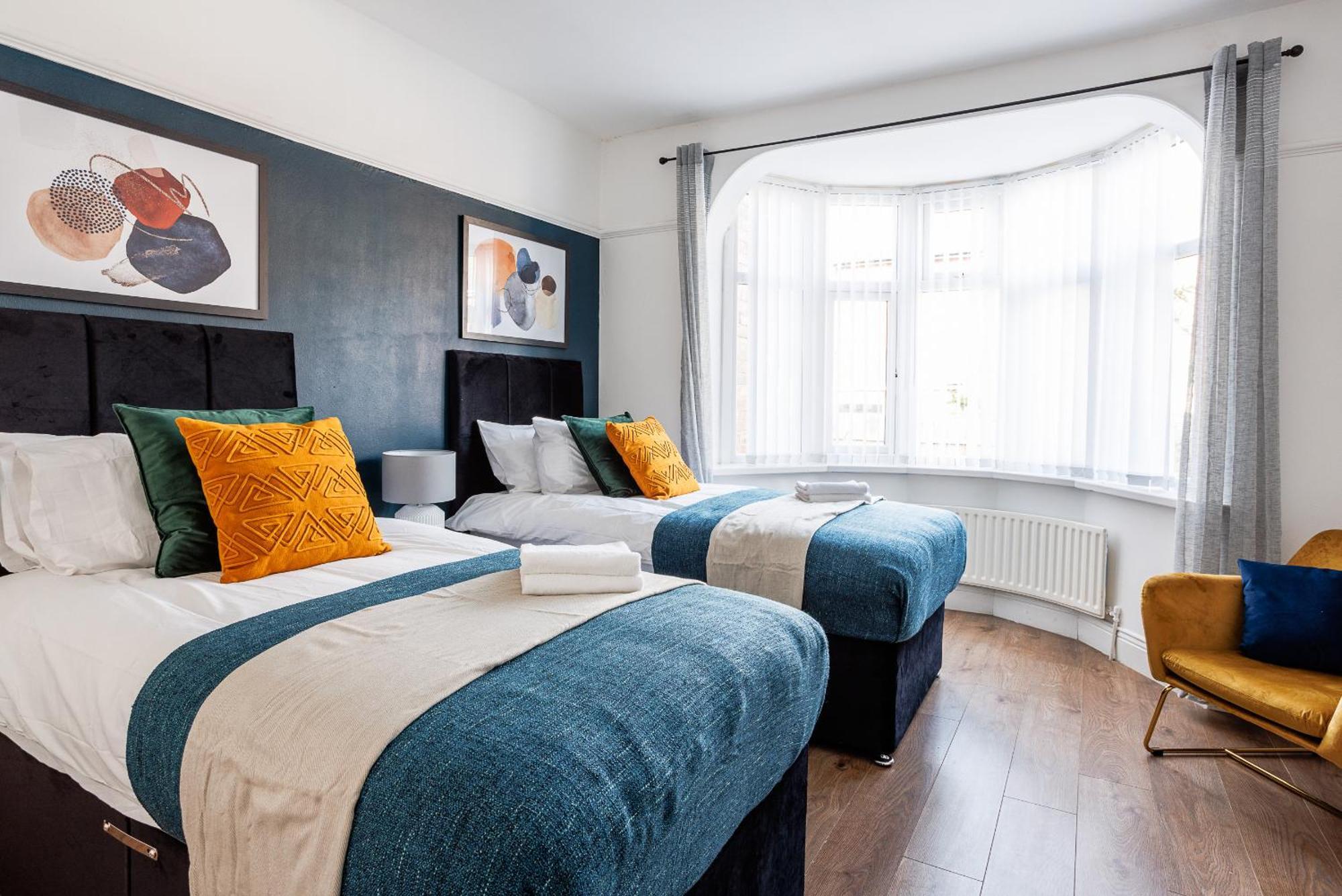 Sleek 4 Bed In Newcastle- Sleeps 9 - Parking Holiday home