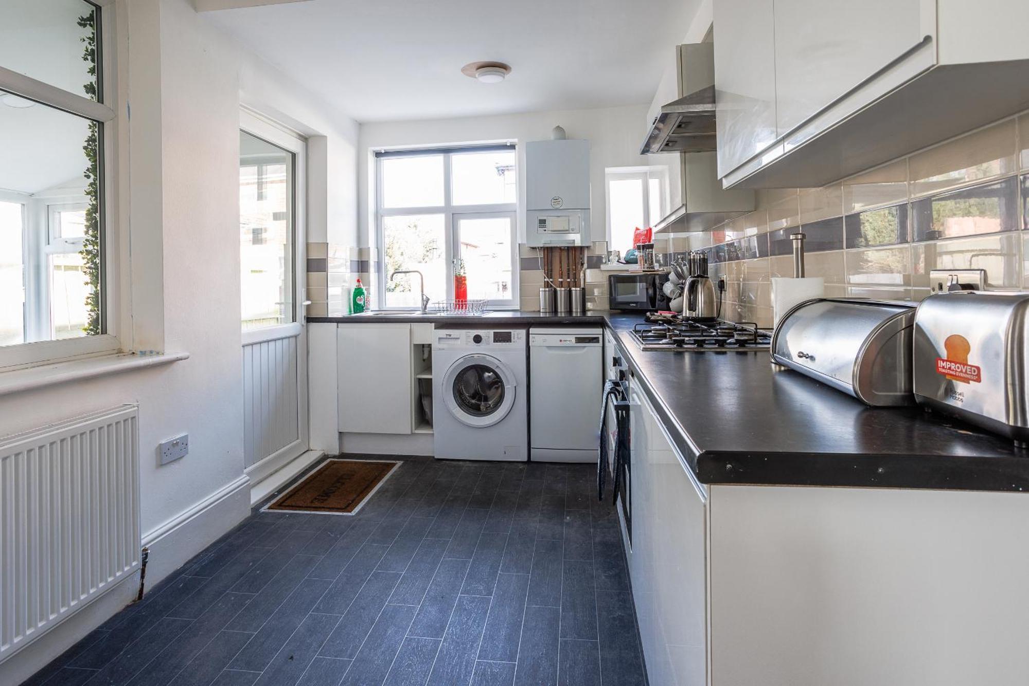 Holiday home Sleek 4 Bed In Newcastle- Sleeps 9 - Parking