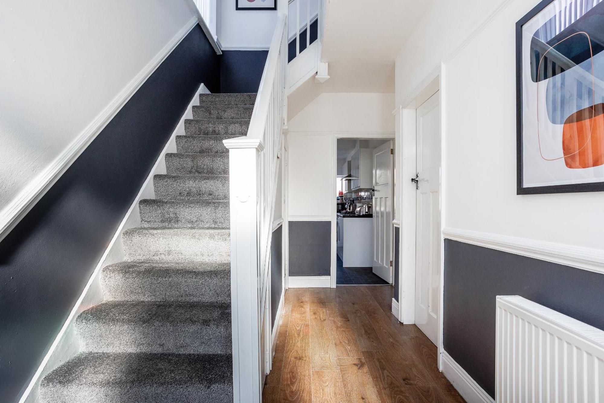 Sleek 4 Bed In Newcastle- Sleeps 9 - Parking Holiday home *