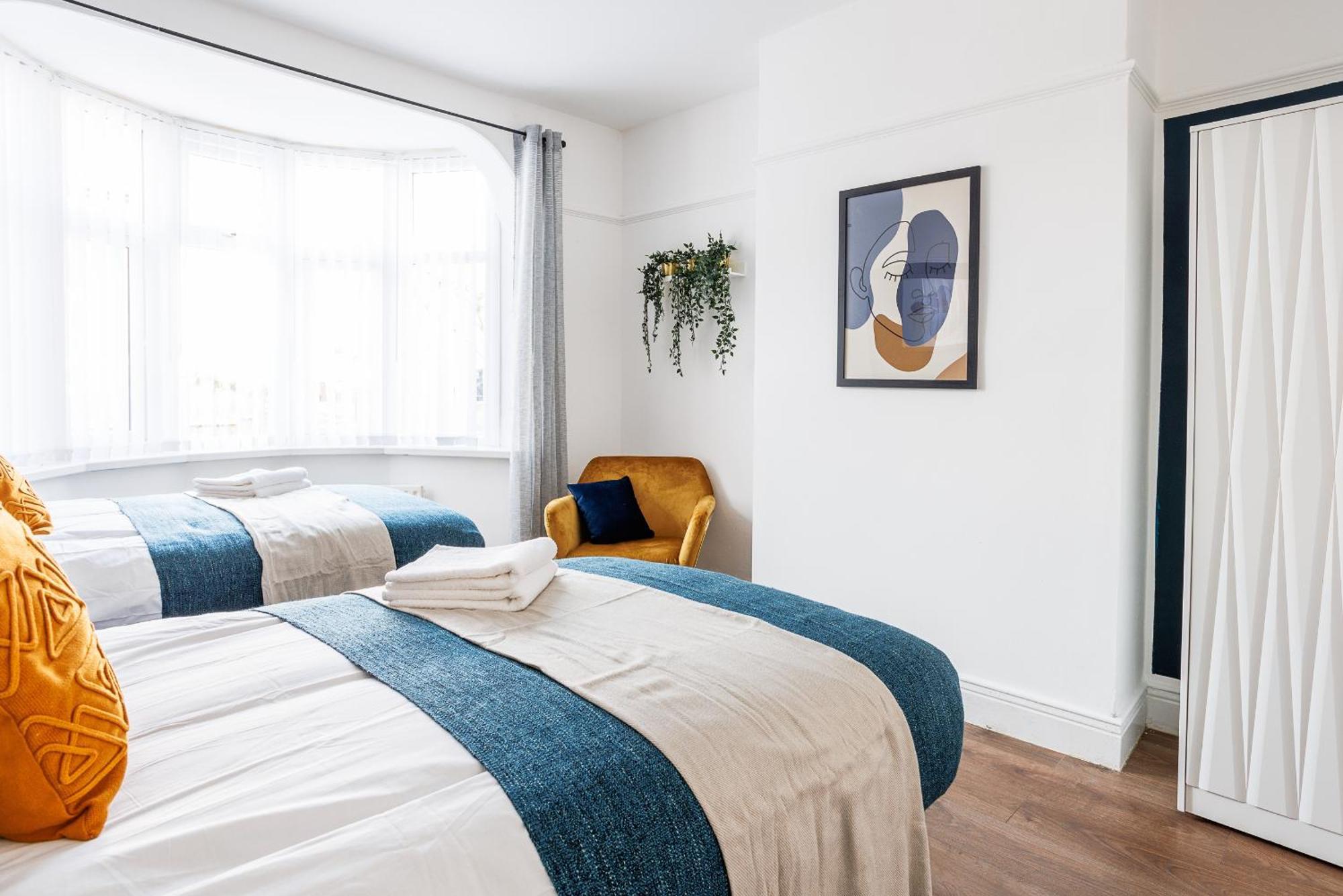 Holiday home Sleek 4 Bed In Newcastle- Sleeps 9 - Parking