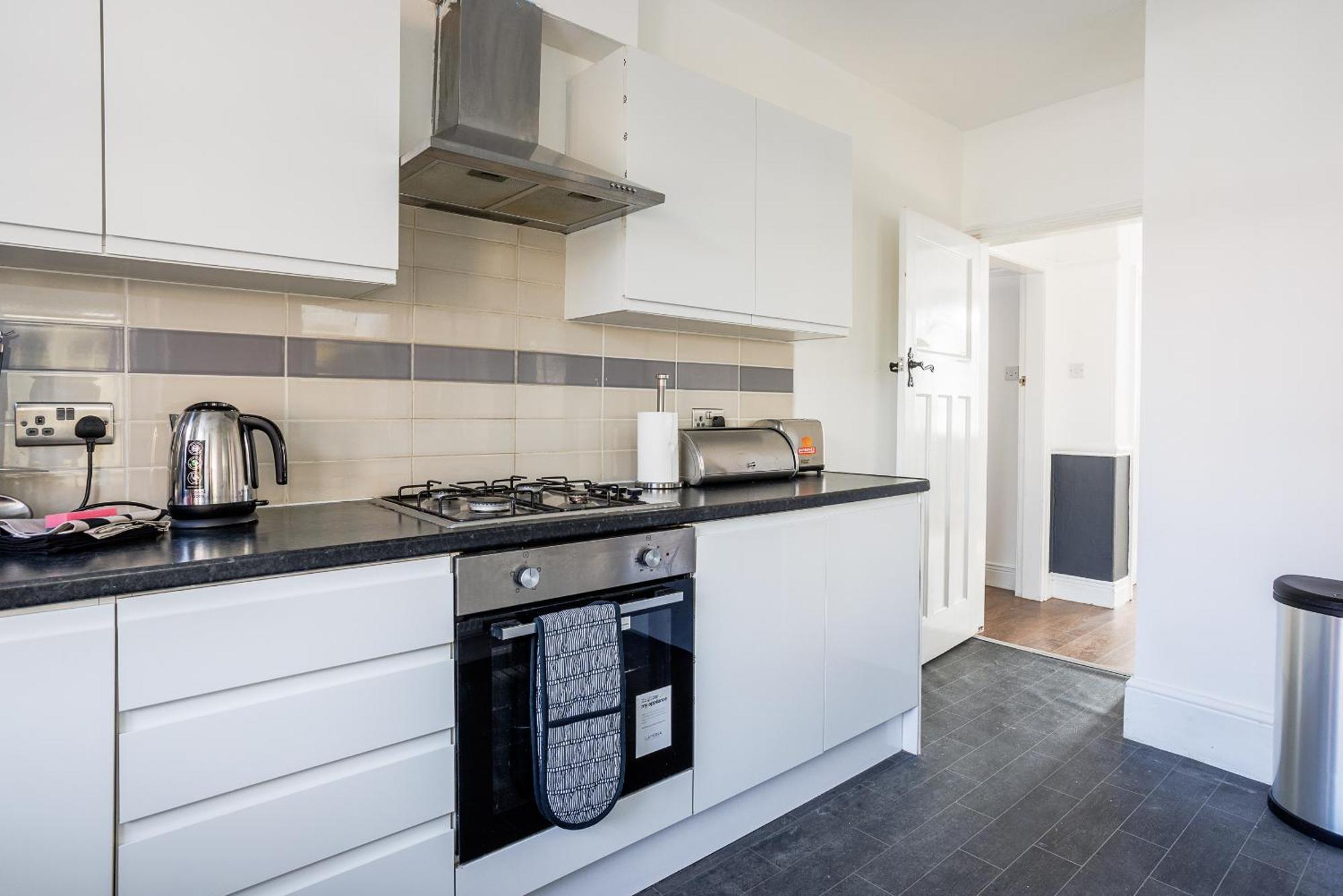 Holiday home Sleek 4 Bed In Newcastle- Sleeps 9 - Parking