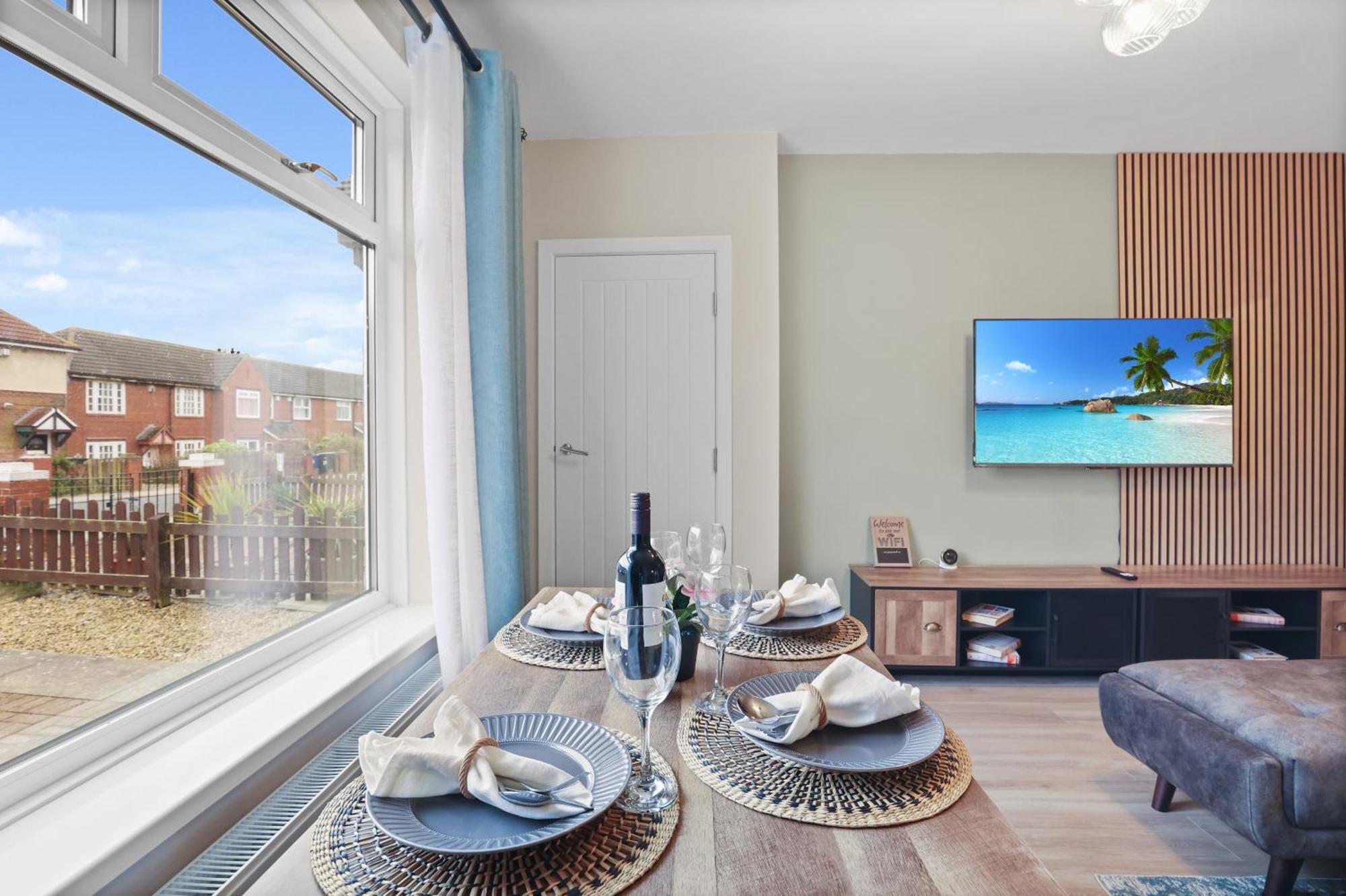 Contractors, Parking,8 Min To Center, Airport Apartment *