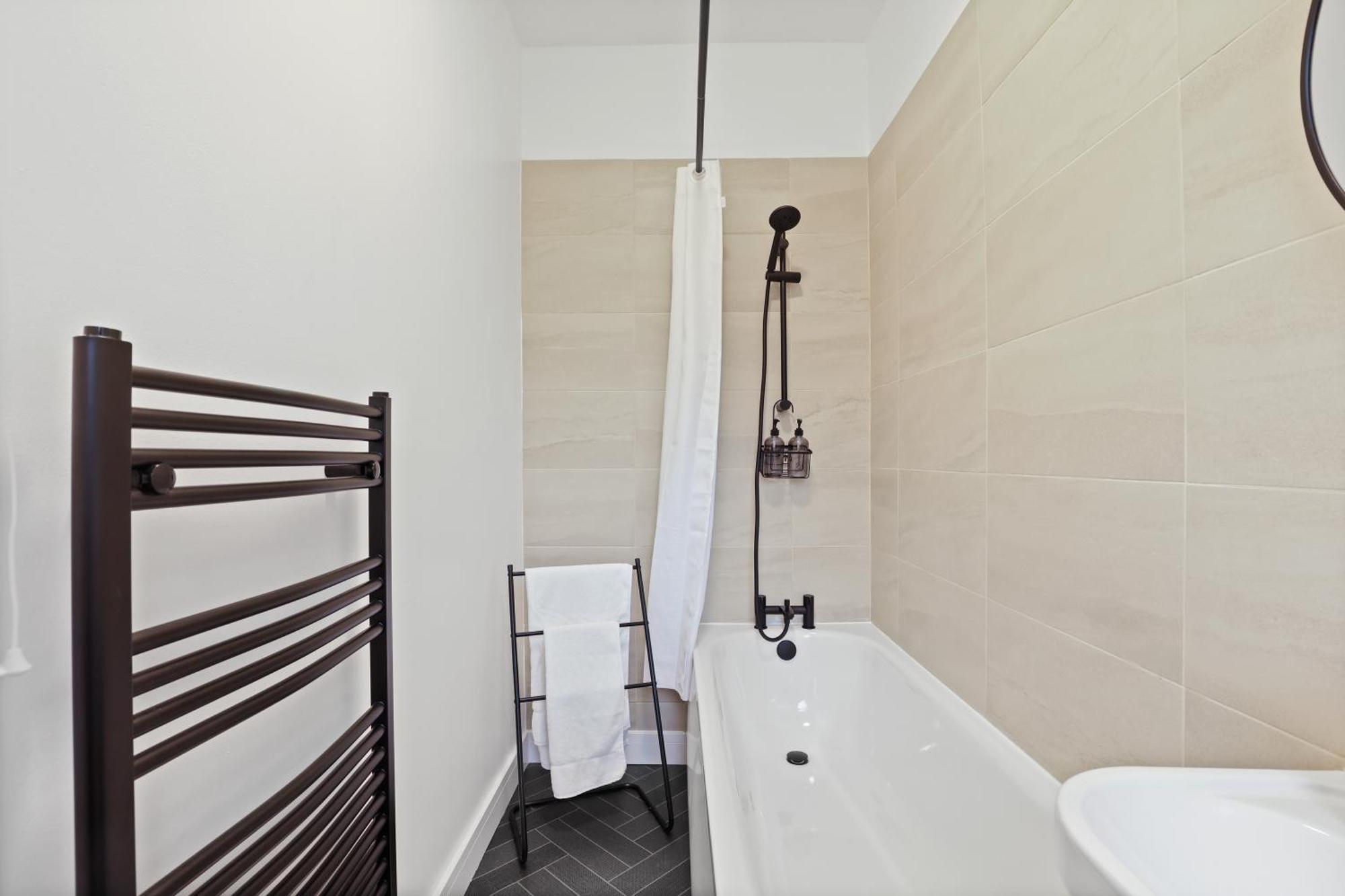 Apartment Contractors, Parking,8 Min To Center, Airport Newcastle upon Tyne