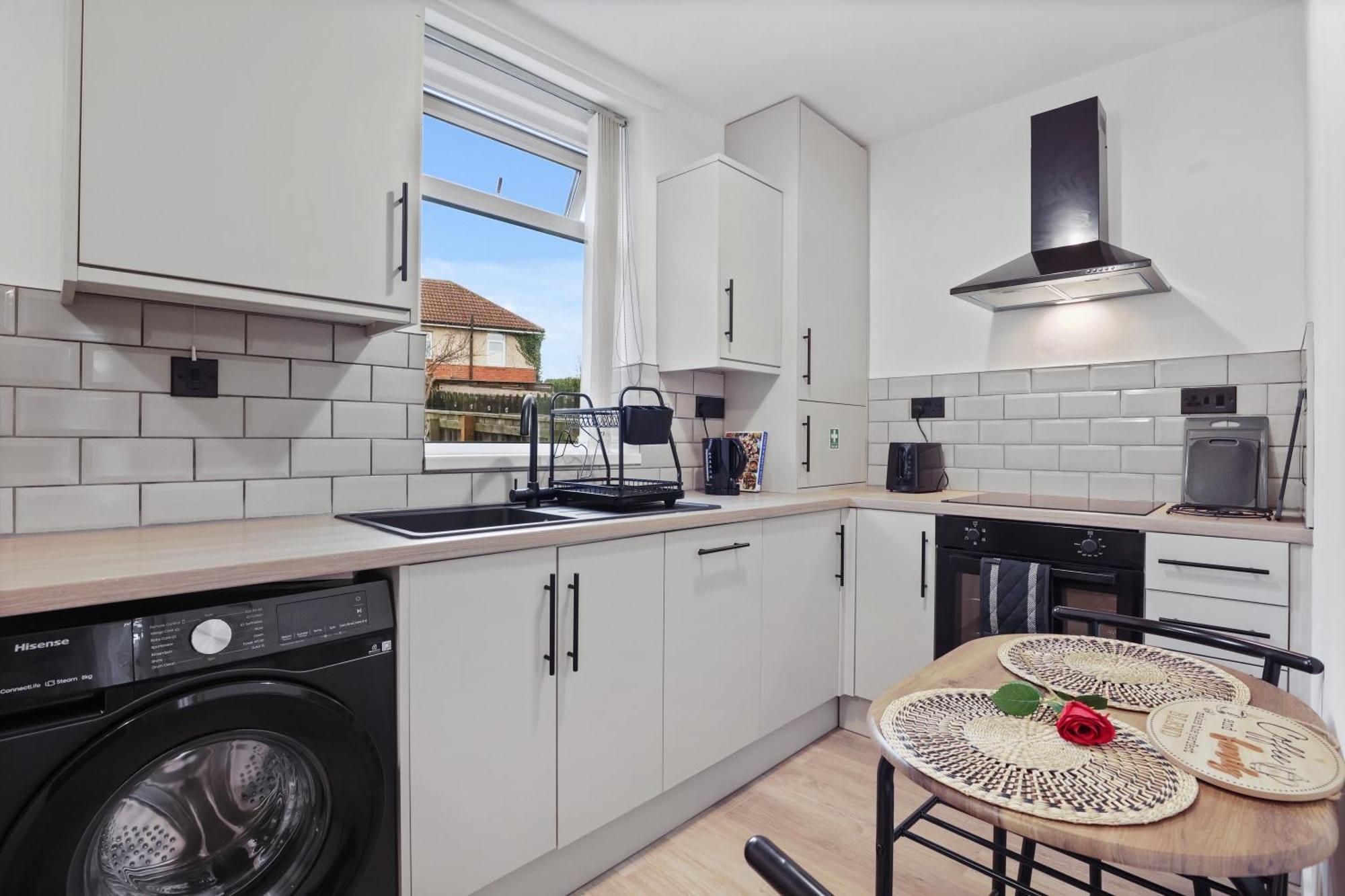 Contractors, Parking,8 Min To Center, Airport *