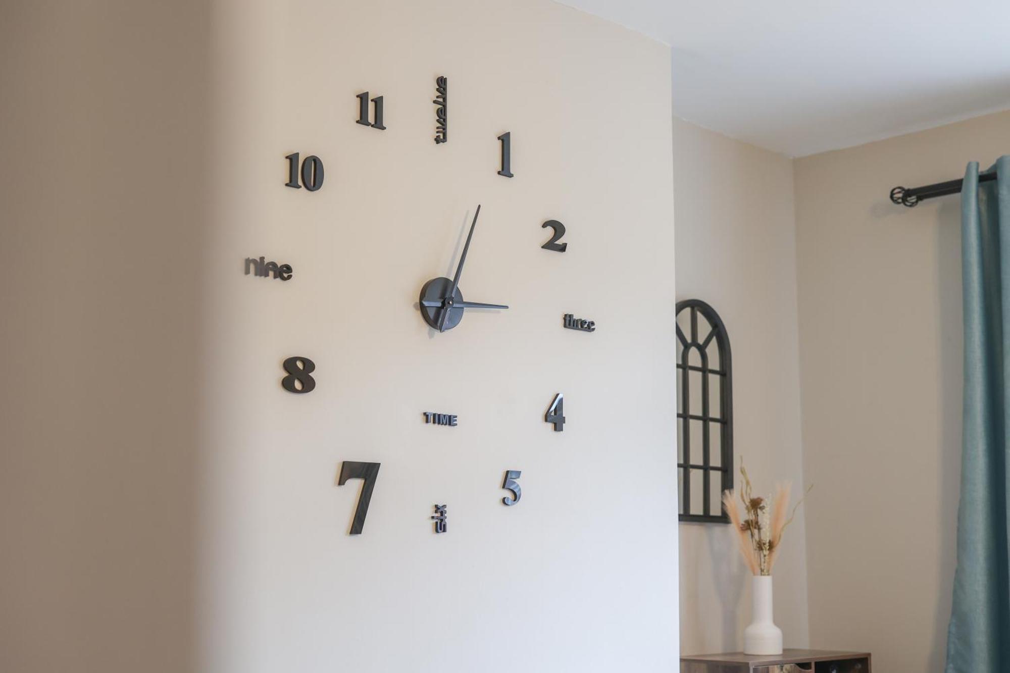 Contractors, Parking,8 Min To Center, Airport *