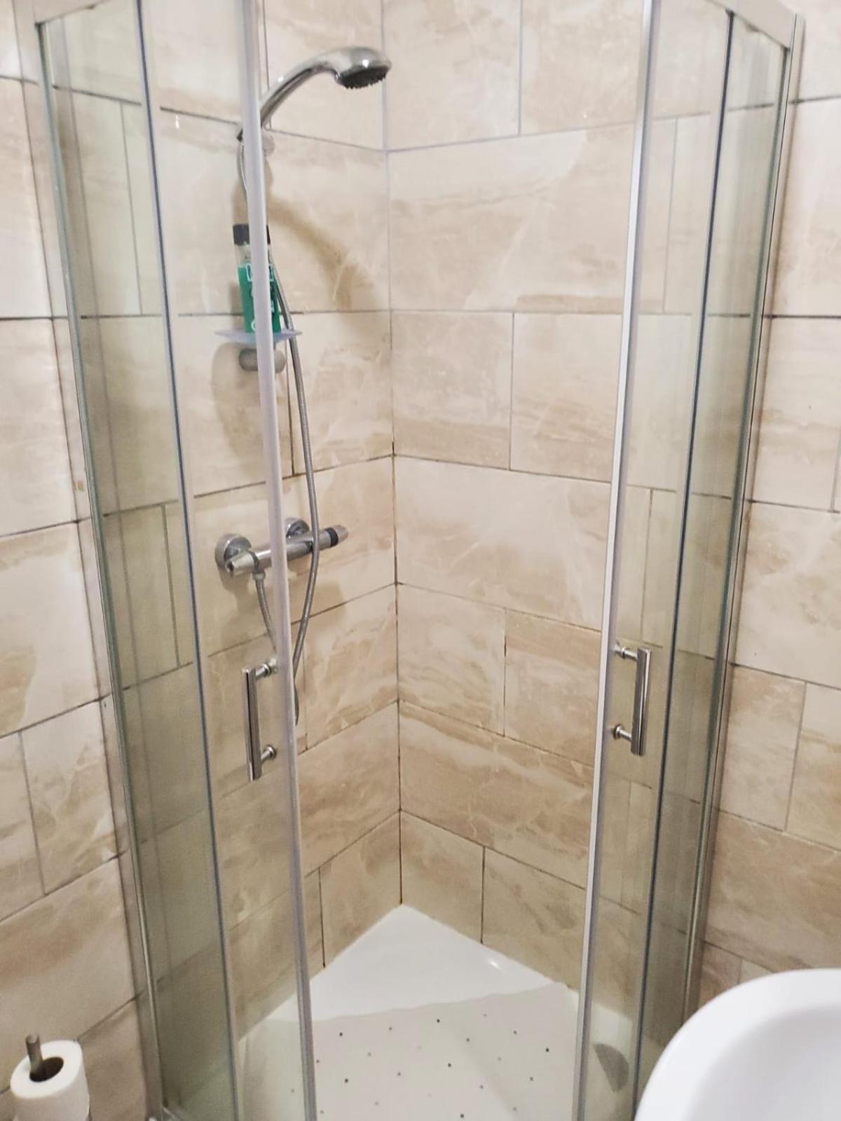 Guest house En Bedrooms, Heaton, *