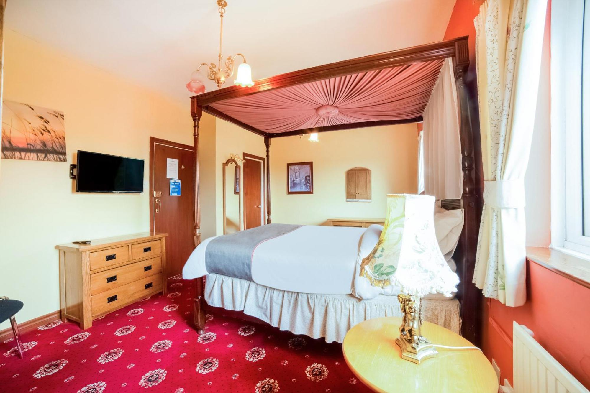 Oyo The Royal Hotel 3*
