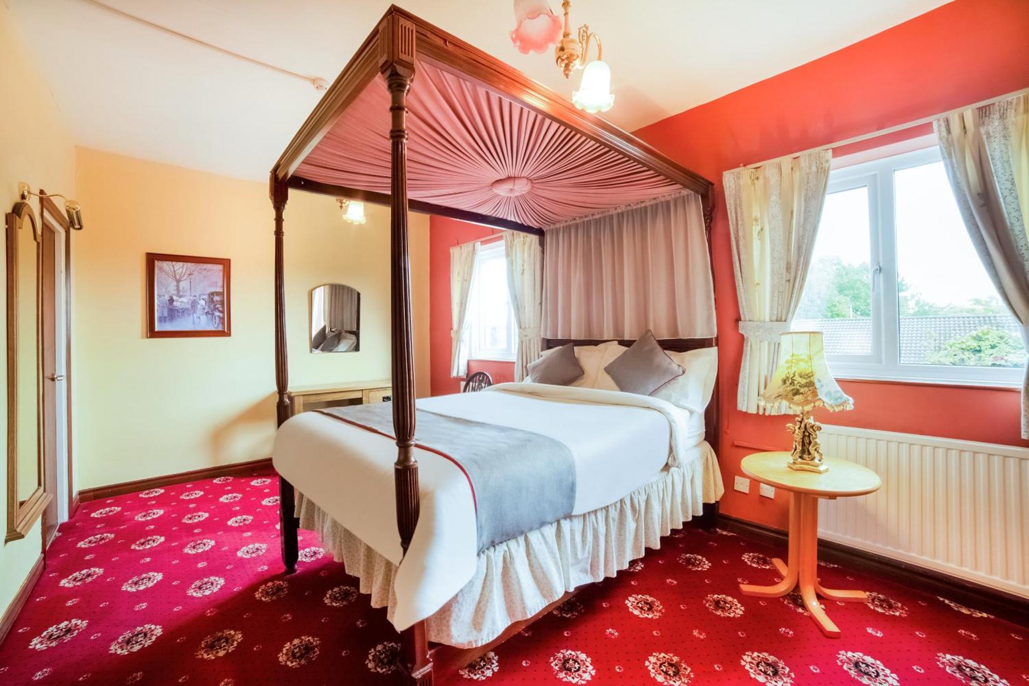 Oyo The Royal 3*