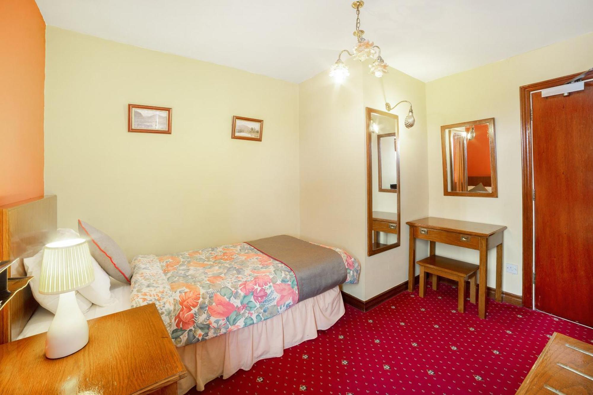 Oyo The Royal Hotel