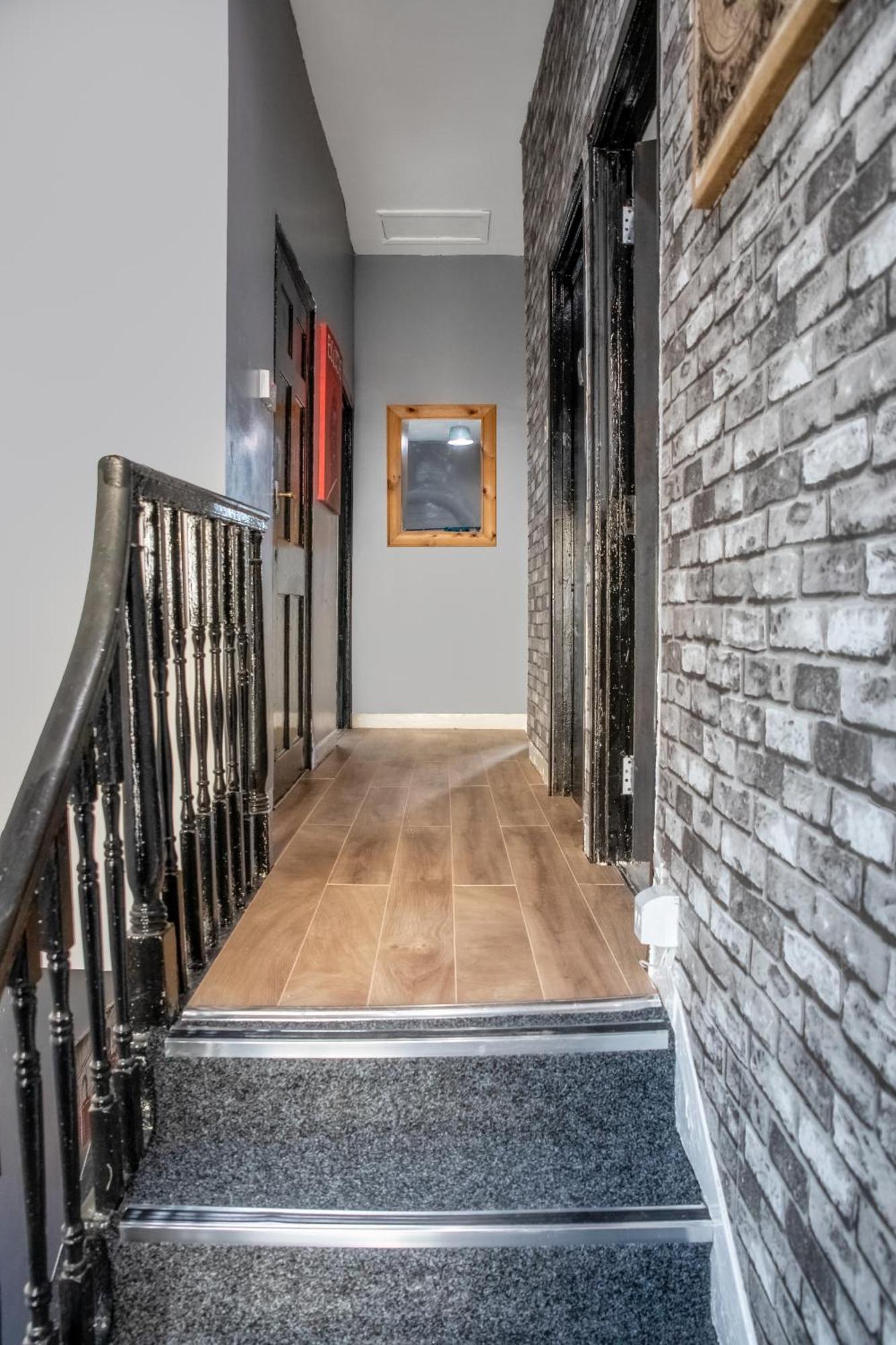 Apartment Centre Super Spacious Town House Free Parking And Wi-fi *