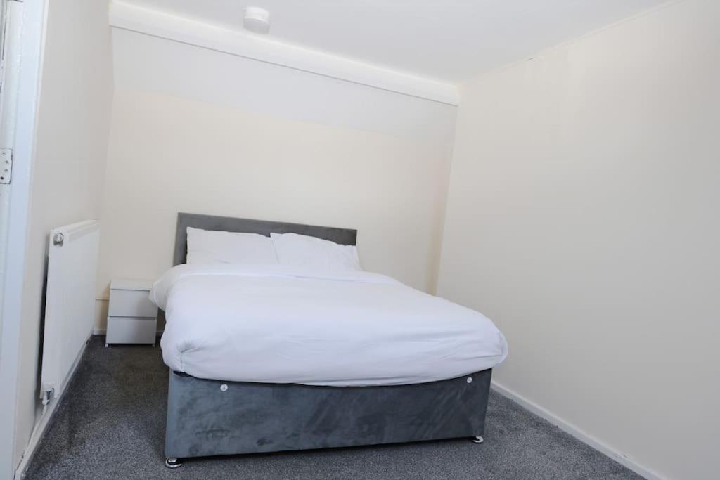 Beautiful And Spacious In The Heart Of Apartment