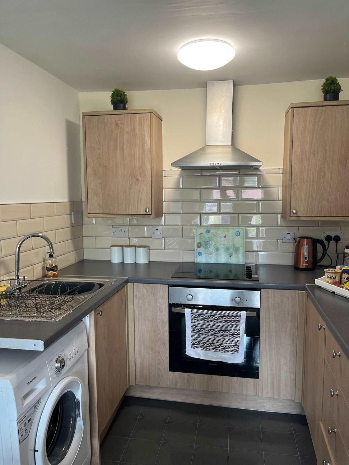Stylish 2br - - Centre & St - Parking Apartment *