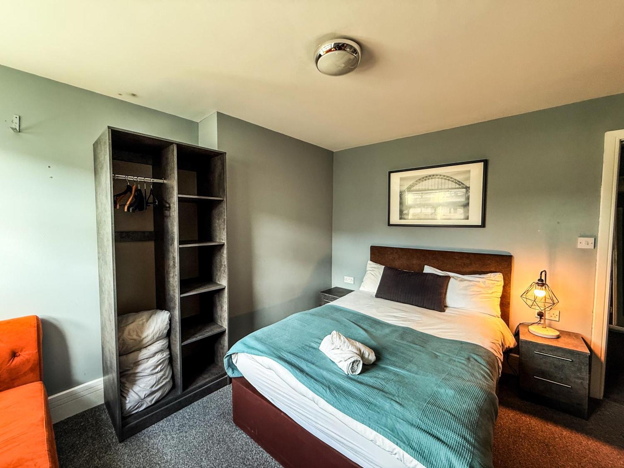 2 Bedroom In The Heart Of - Spacious - Sleeps 7 Apartment