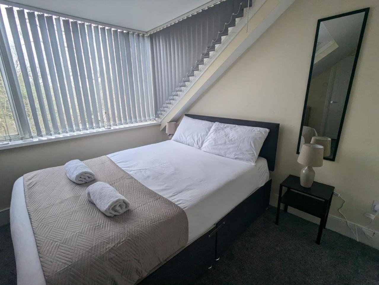 Three Bed 5 Minutes From Centre