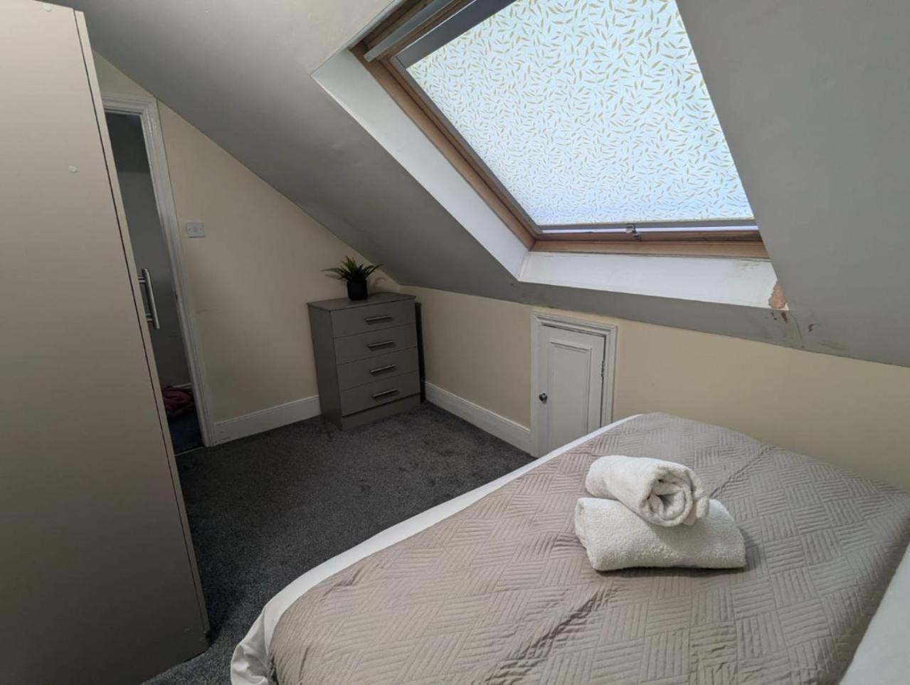 Three Bed 5 Minutes From Centre *