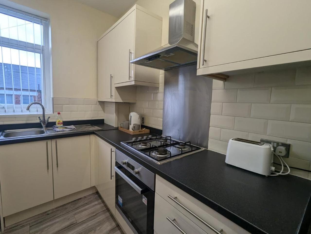 Three Bed 5 Minutes From Centre Newcastle upon Tyne