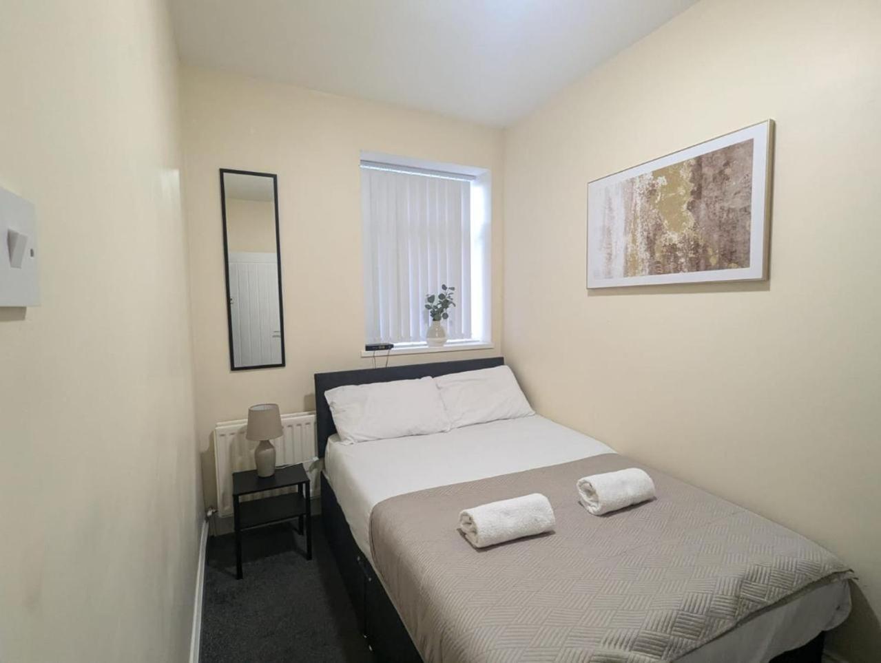 Three Bed 5 Minutes From Centre Apartment