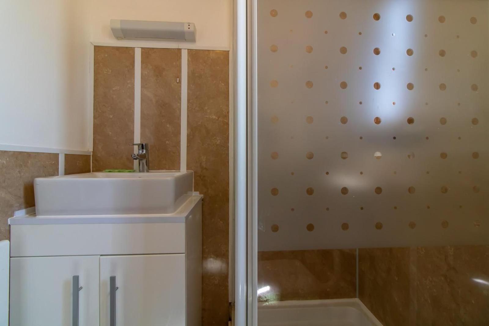 Guest house Oyo The Bentleys 3*