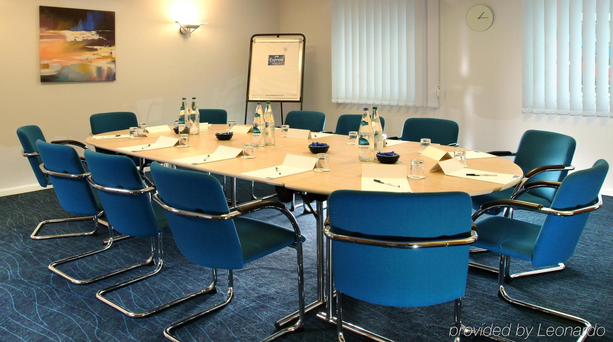 Express Centre By Ihg Hotel 3*