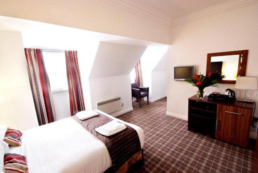 Waterside 3*