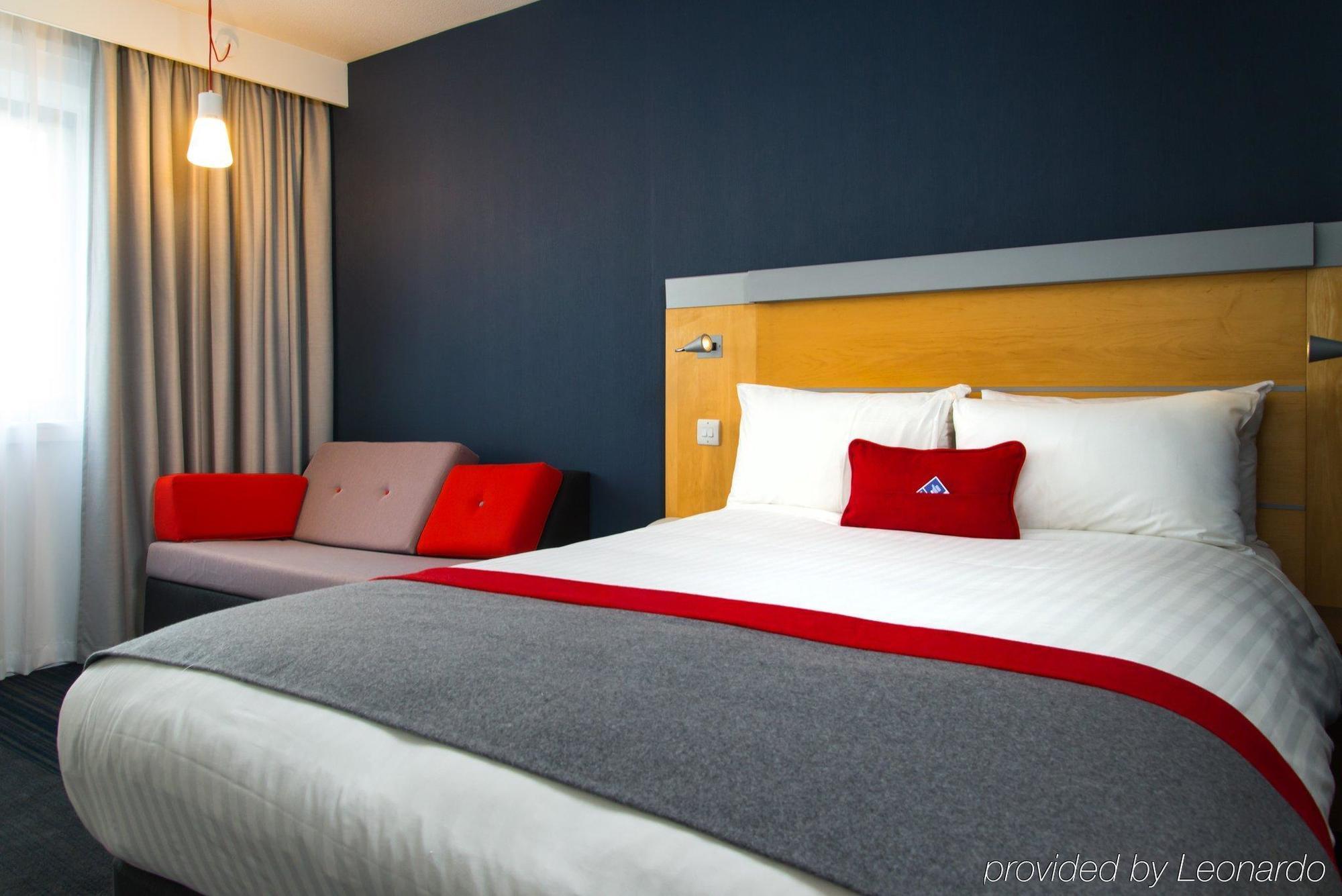 Express Centre By Ihg Hotel 3*
