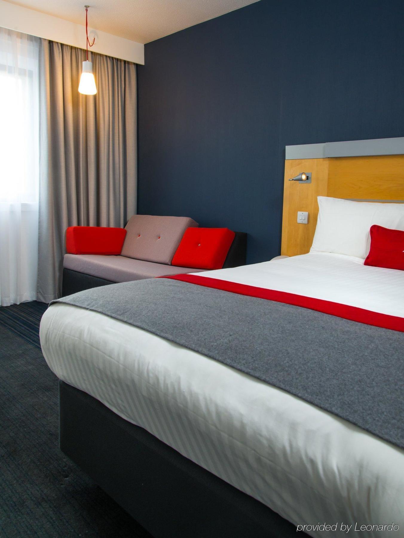 Express Centre By Ihg Hotel 3*