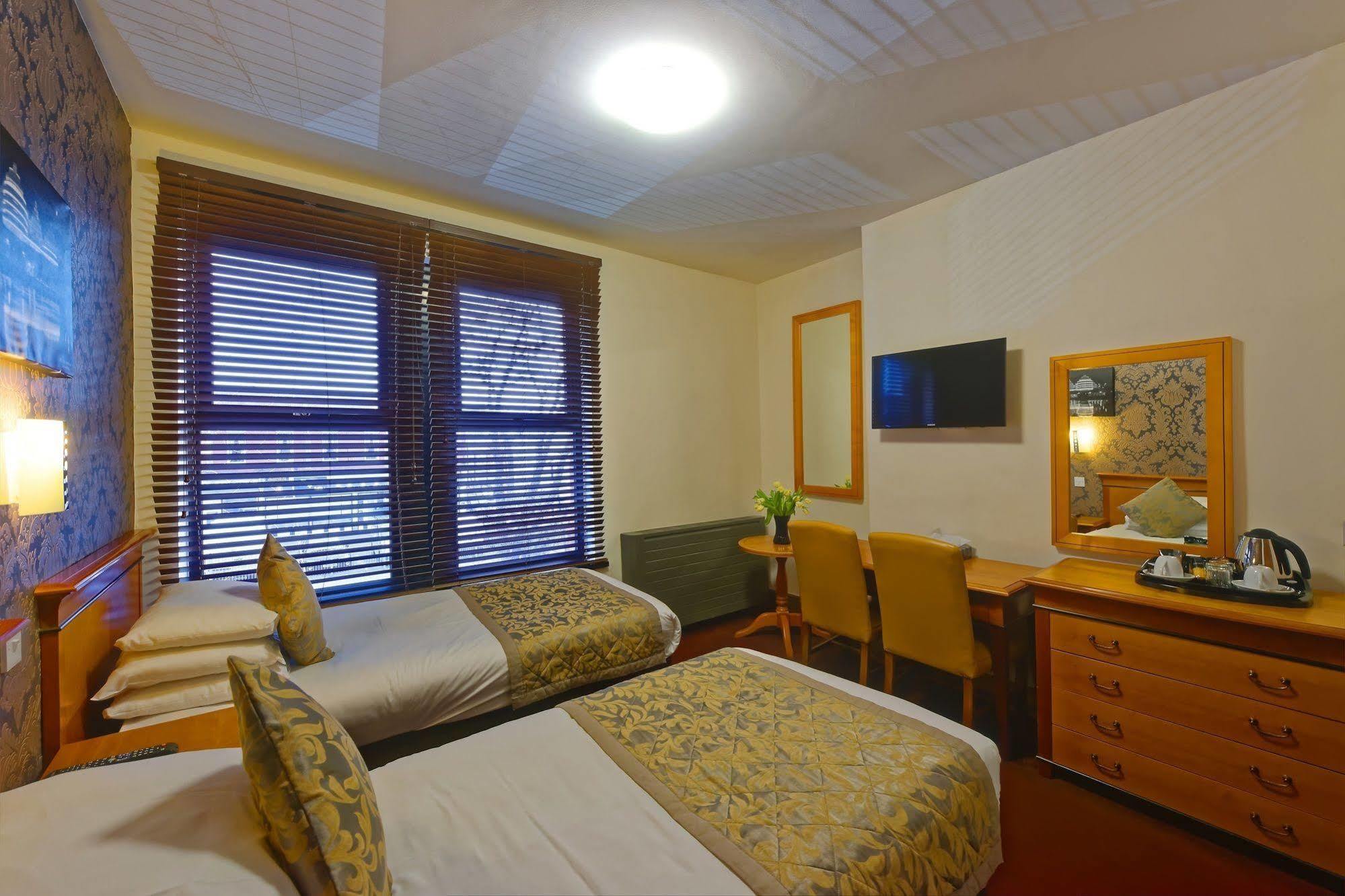 Grainger 3*