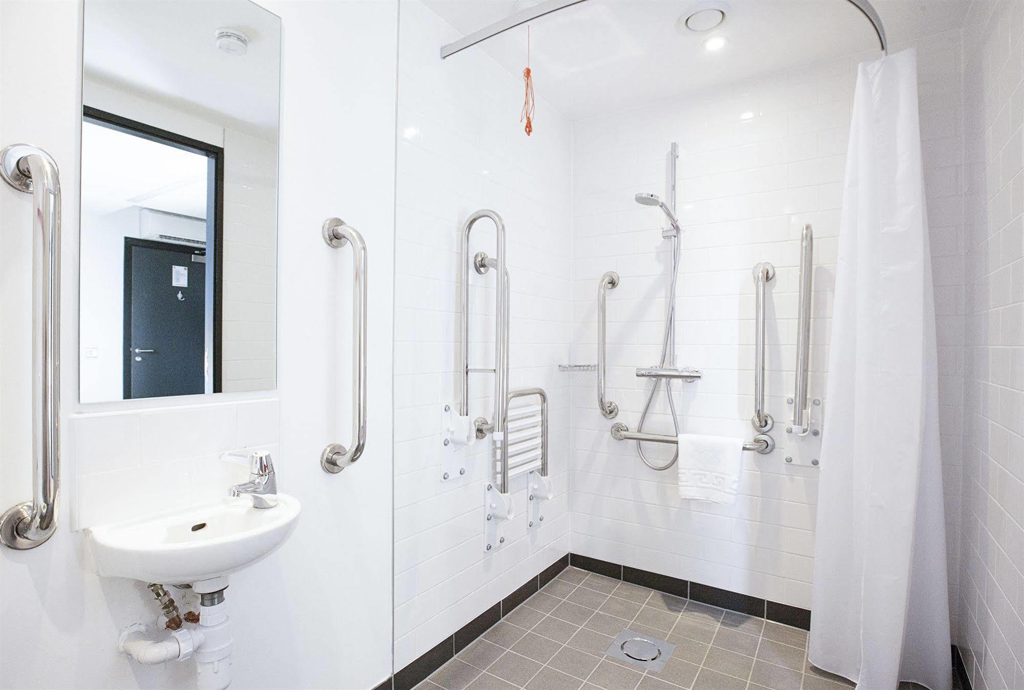 Easyhotel Hotel 2*