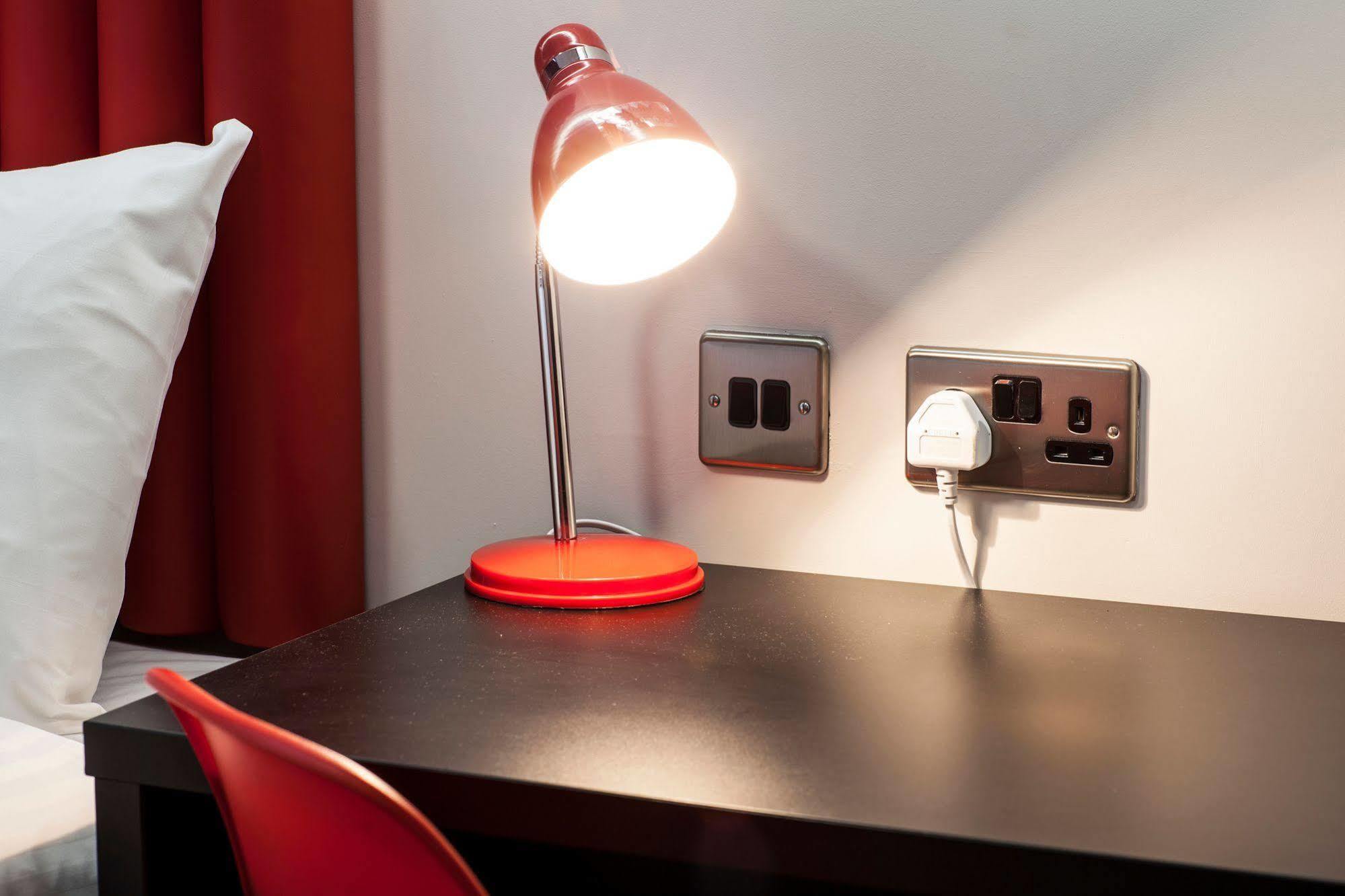 Easyhotel
