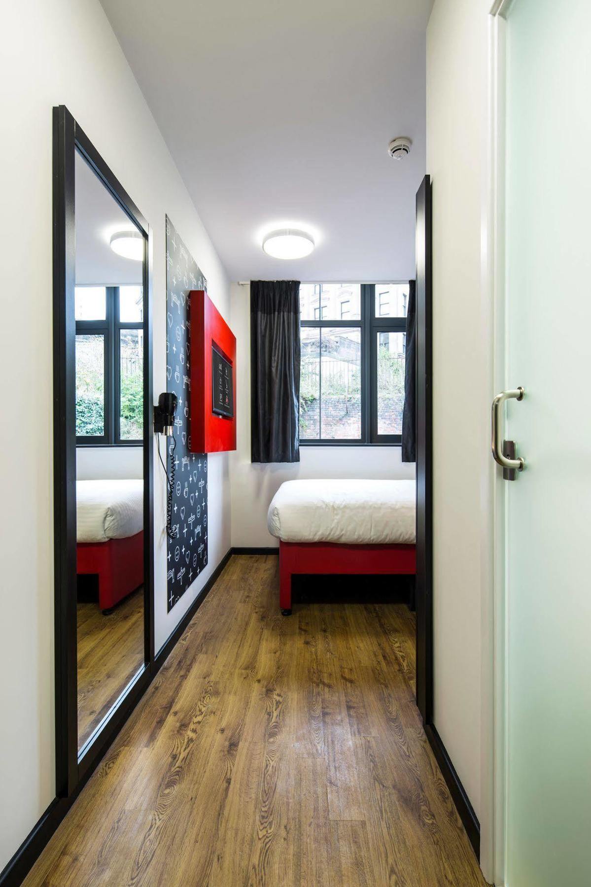 Hotel Easyhotel 2*