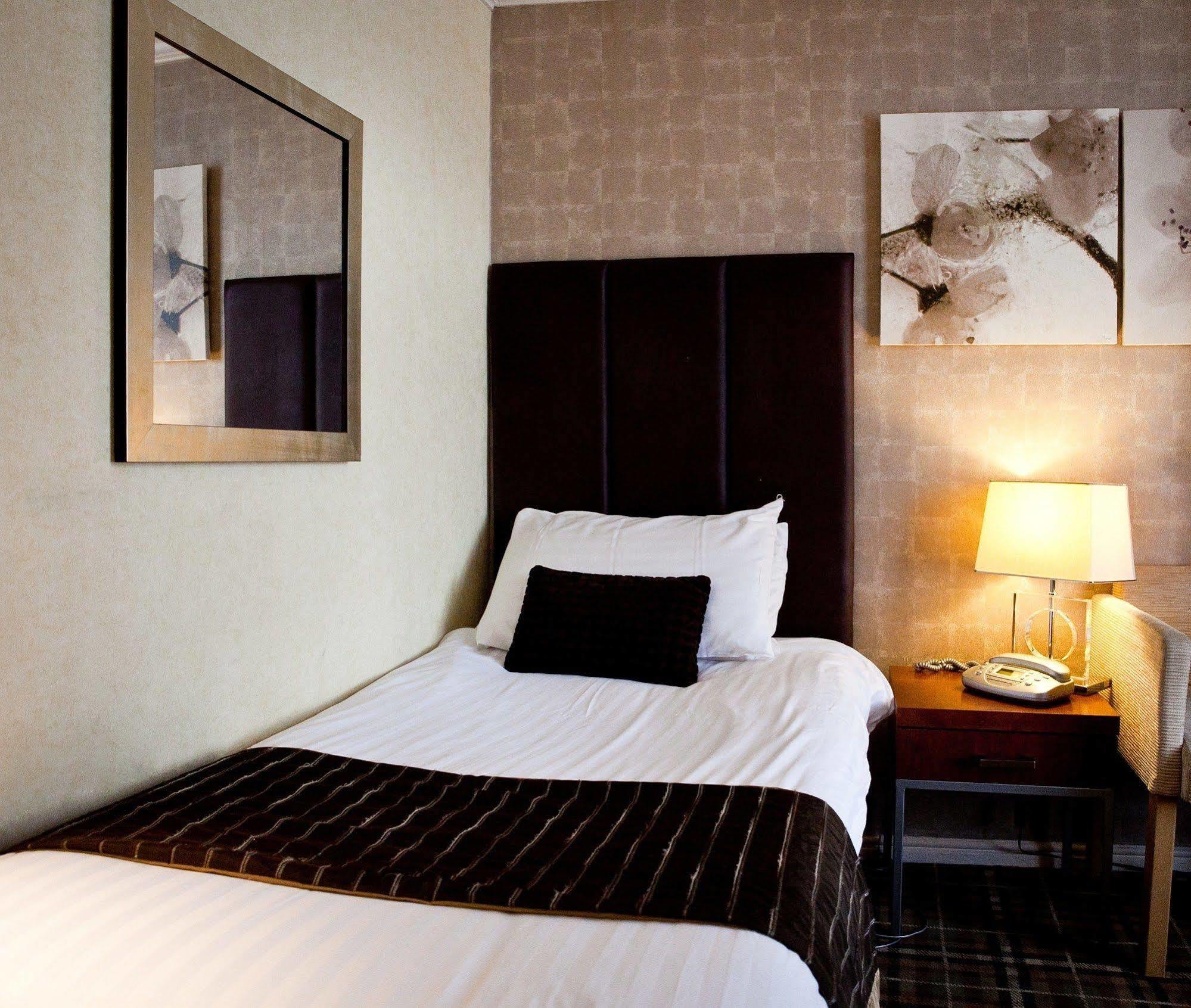 Waterside Hotel