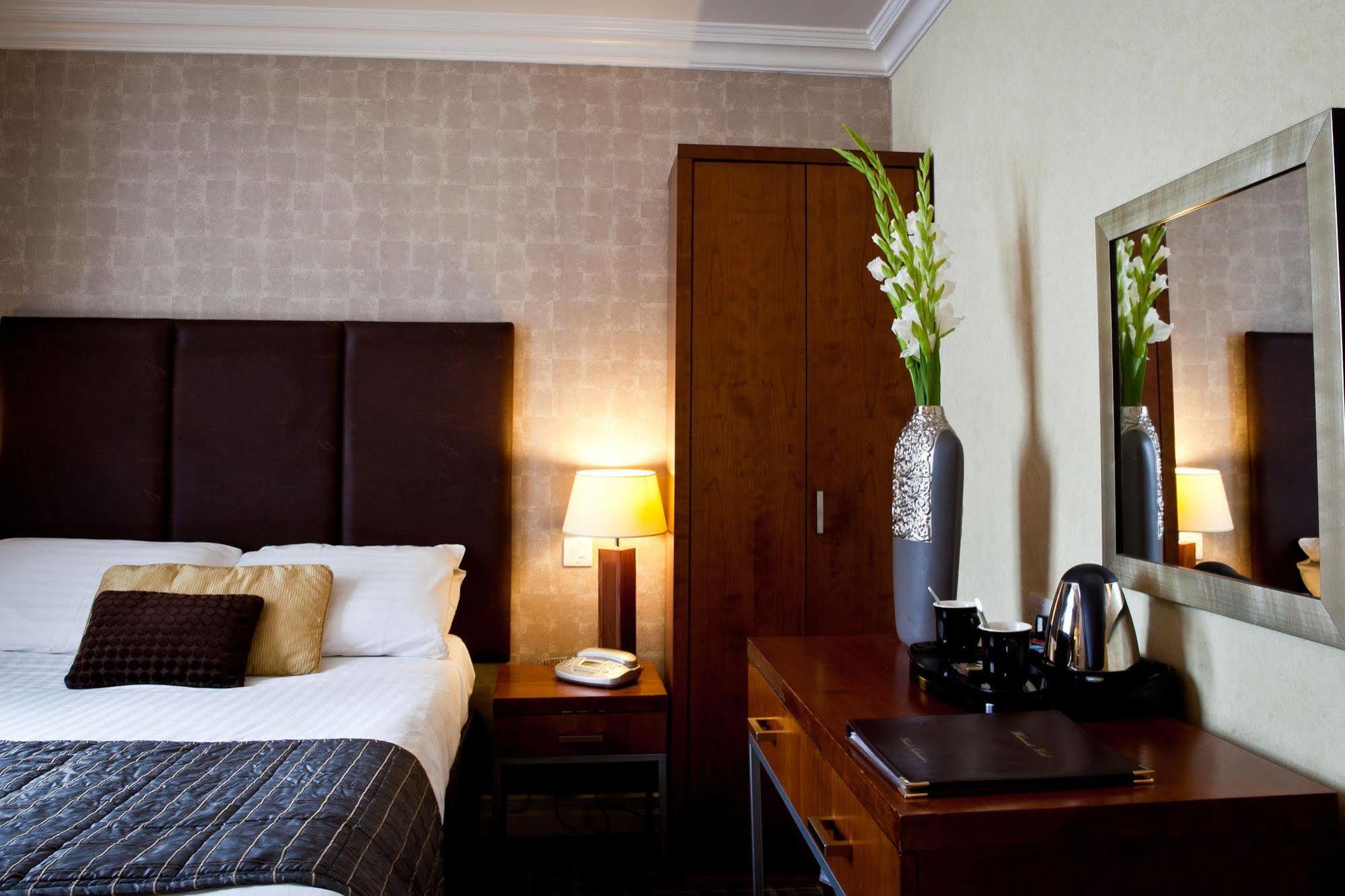 Waterside Hotel