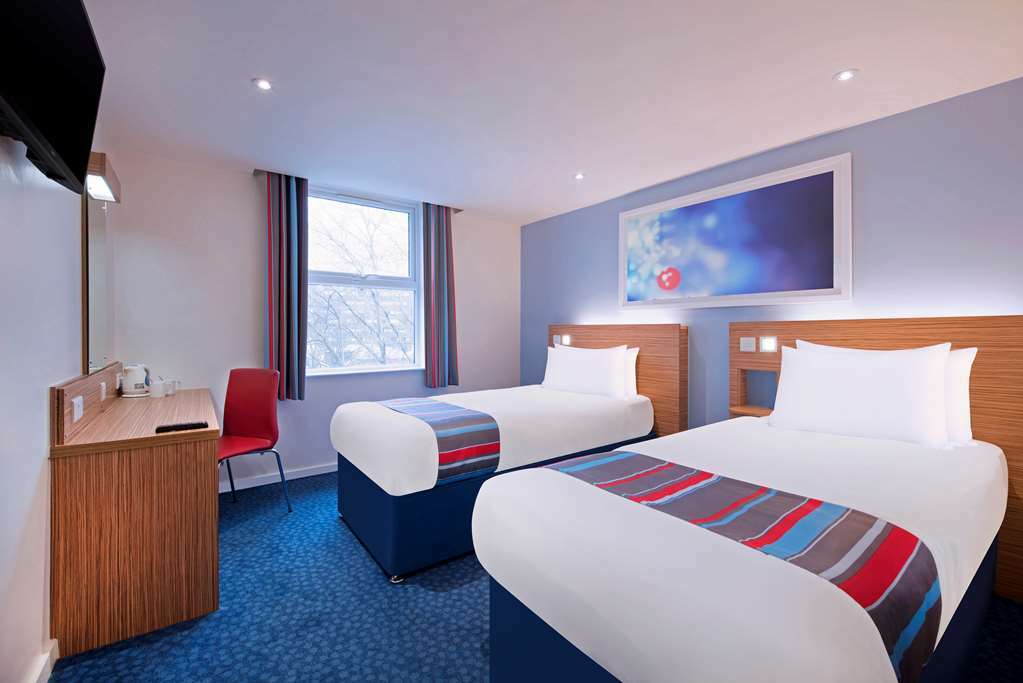 Hotel Travelodge Airport 3*